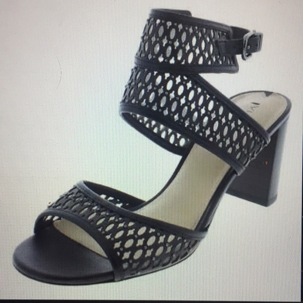 Black V-Weslyn Via Spiga Sandals w/box EUC